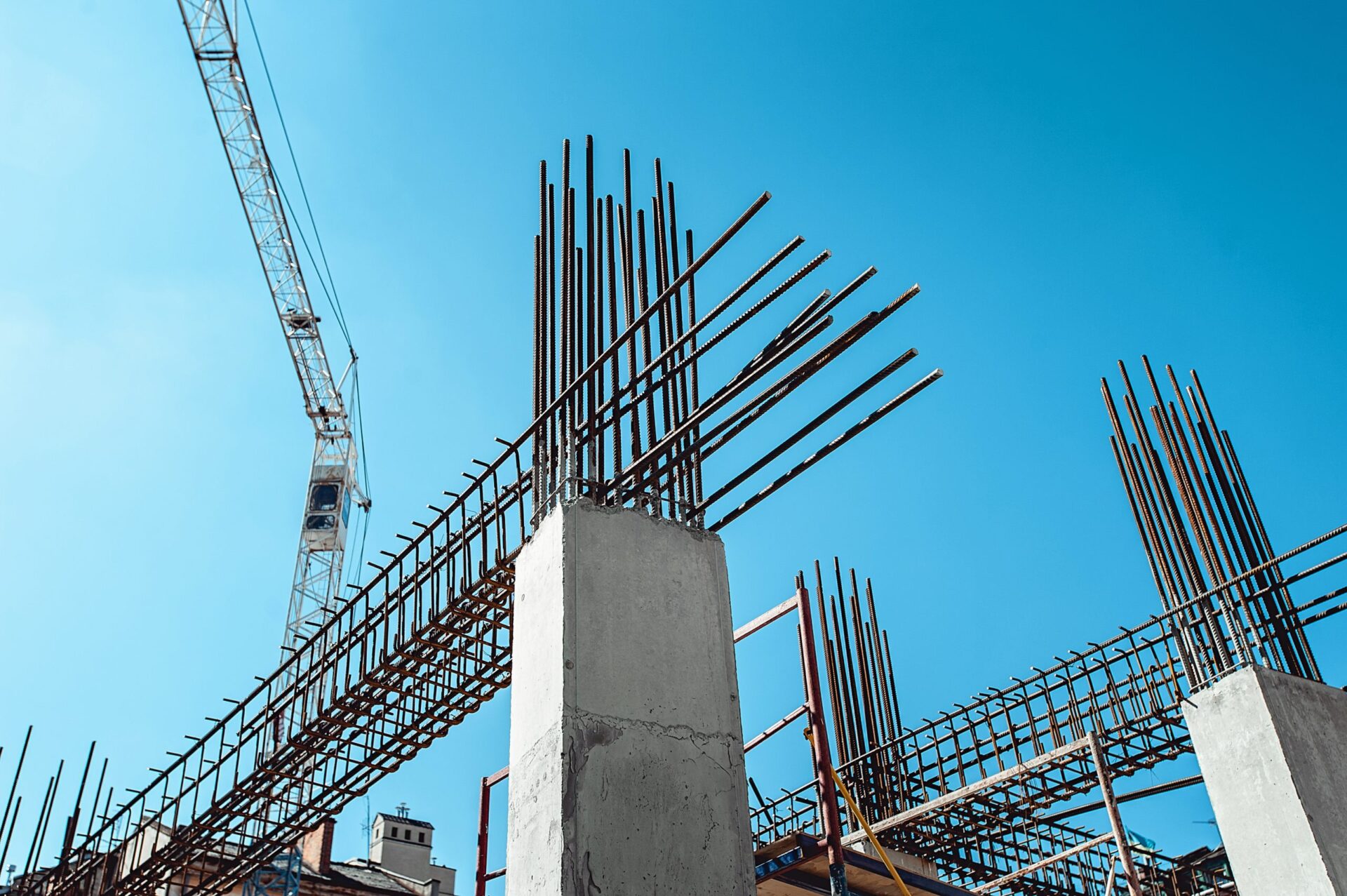 Steel,Frames,Of,A,Building,Under,Construction,,With,Tower,Crane